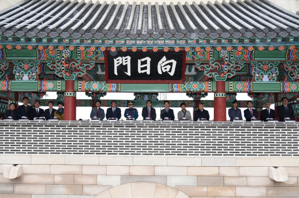 경주읍성 향일문과 동성벽 사진=경주시