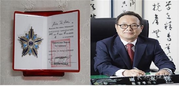 은관훈장(좌), 권태환(우) 총장  사진=안동대