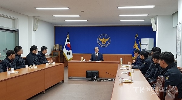 정창근 대구경북병무청장이 영천경찰서 사회복무요원들과 간담회를 실시하고 있다. 사진=대구경북병무청