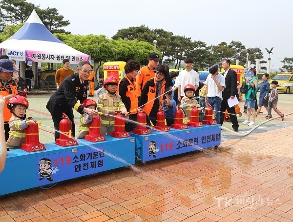 어린이날 물소화기 체험장. 사진=안동소방서