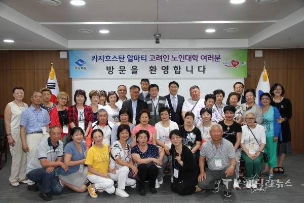 카자흐스탄 알마티 고려인 노인대학 졸업생 도청 방문. 사진=경북도