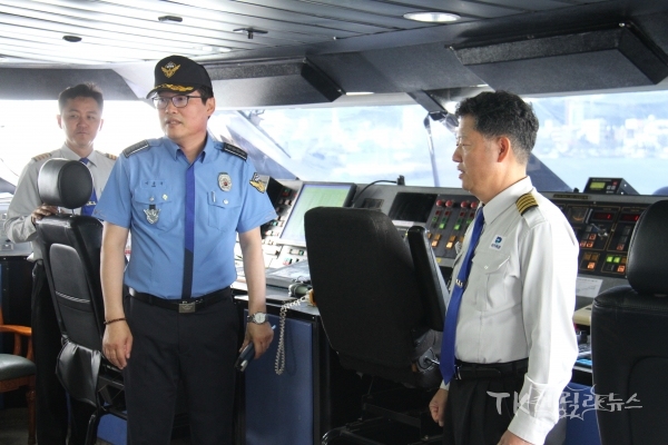 이종욱 포항해경서장, 여객선 현장 점검. 사진=포항해경