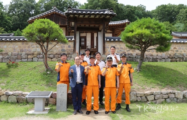 한창완 서장 임청각 방문. 사진=안동소방서