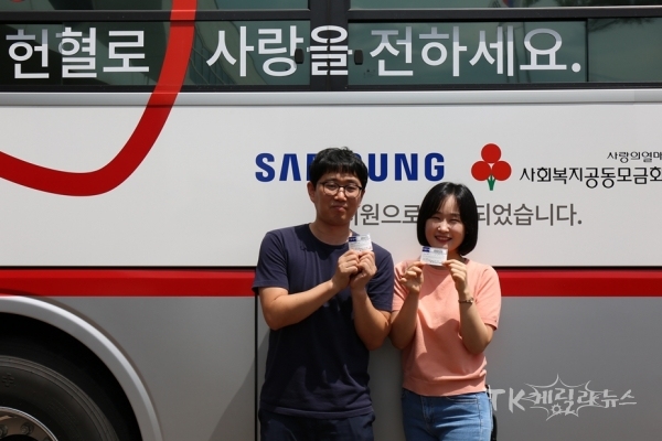 대구경북병무청 직원들이 헌혈을 한 후 기념사진을 촬영하고 있다. 사진=대구경북병무청