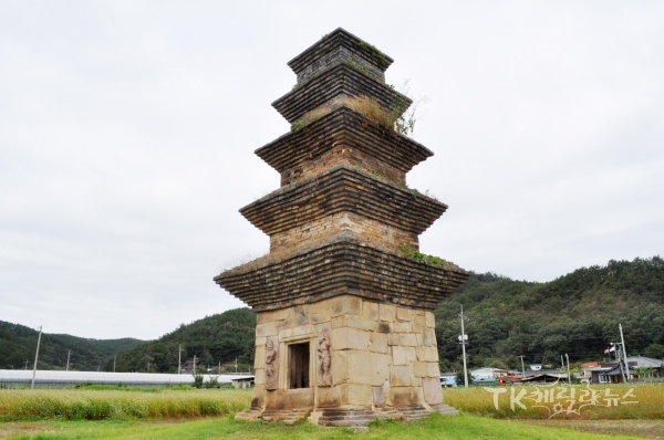 조탑리오층전탑-공사전. 사진=안동시