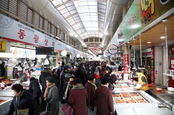 설 대목장으로 북적이는 안동 중앙신시장. 사진=안동시