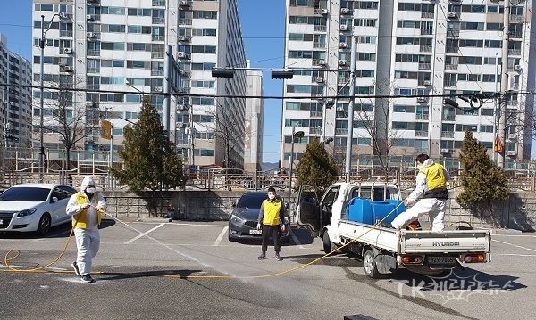 연일남성의용소방대 방역 모습. 사진=포항남부소방서