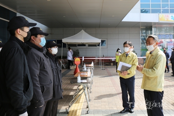 모종화 병무청장이 사회복무요원들을 격려하고 있다. 사진=대구경북병무청