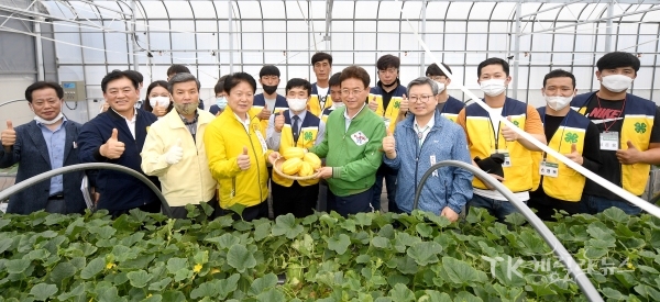 성주참외과채류연구소 방문(4H 연합회). 사진=경북도