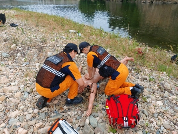 심폐소생술 시연. 사진=안동소방서