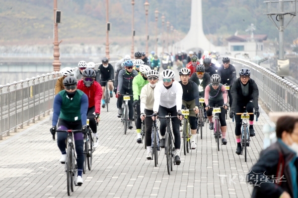 '제1회 안동호반 그란폰도'대회.  사진=안동시
