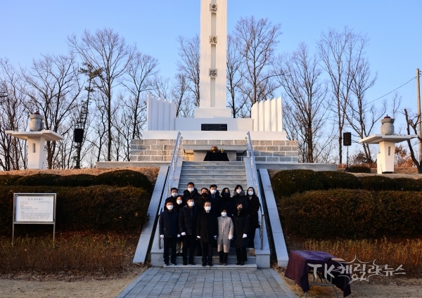 안동 충혼탑 참배.  사진=경북교육청 연구원