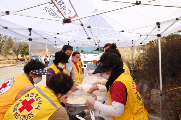 안동시 임동면 구호급식활동. 사진=대한적십자사 경북지사