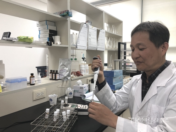 양문오 안강물재생팀장, 전염병 차단 위한 음압병동 적용 음압기술 원리 이용해 악취 발생 원천차단 기술 개발, 지난 15일 특허 받아. 사진=경주시
