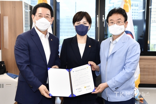 건의문 전달. 사진=경북도
