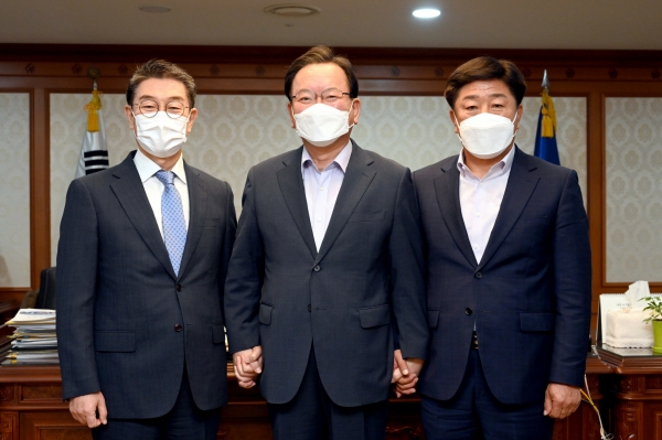 장욱현 영주시장, 김부겸 국무총리, 이용호 영주시의장(왼쪽부터). 사진=영주시