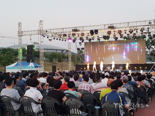 낙동강변 버들섬 음악제(2019년 행사). 사진=안동시