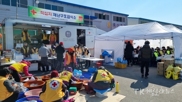영덕울진축협 축산종합지원센터에 마련된 재난구호급식소 전경. 사진=경북적십자사