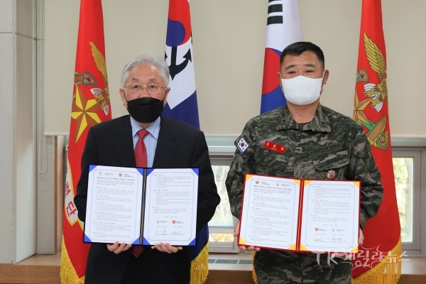 류시문 경북적십자사 회장(좌), 정종범 해병대 교육훈련단장(우). 사진=경북적십자사