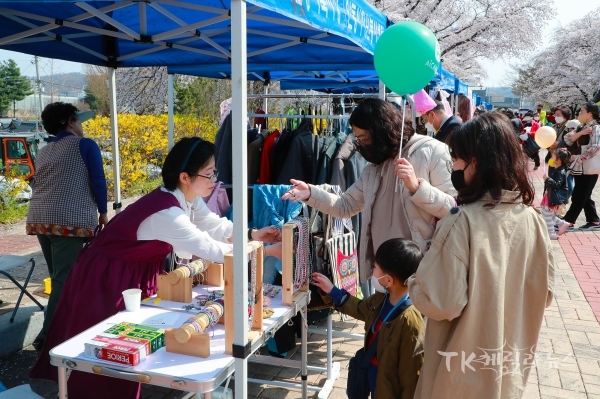 안동문화예술의전당 인근 벼룩시장.  사진=안동시