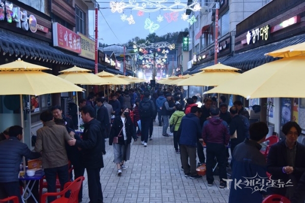 지난해 시장애(愛) 불금 야시장. 사진=봉화군