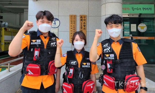 119구급차에서 새 생명 탄생을 도운 구급대원들. 사진=경북도