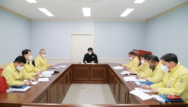 이상학 안동시 부시장 주재로 대책회의를 열고 있다.  사진=안동시