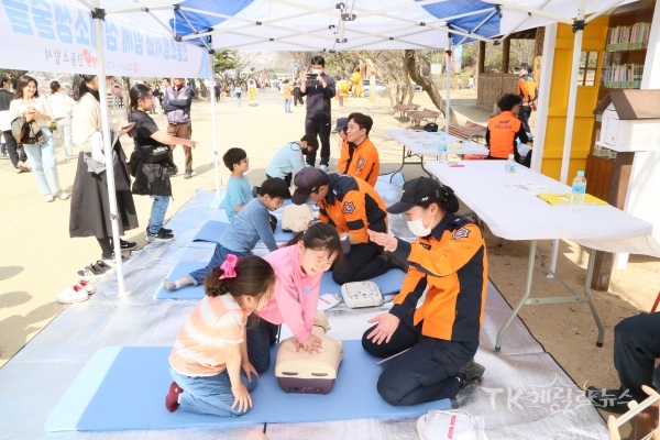 월영교응급처치법 교육 및 체험. 사진=안동소방서