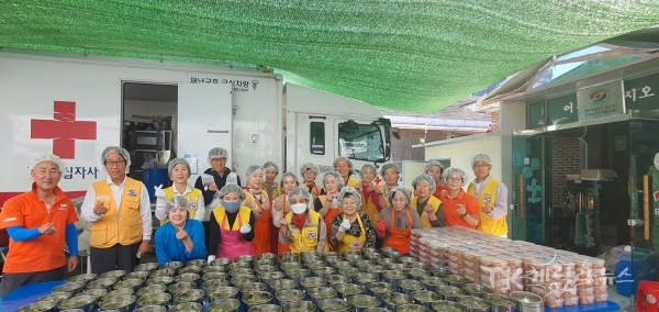 적십자봉사회 구미시지구협의회는 10일, 관내 취약계층 대상 반찬 나눔 봉사활동을 실시했다. 사진=경북적십자사
