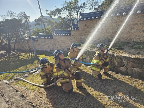 안동소방서 목조문화유산 화재진압훈련. 사진=안동소방서