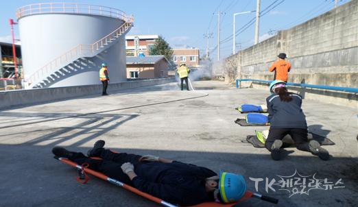 4일 오후 영주시 휴천동에 위치한 영주차량사업소 내 유류저장시설 인근에서 유관기관 합동 소방대응훈련을 전개했다.  사진=코레일 경북본부