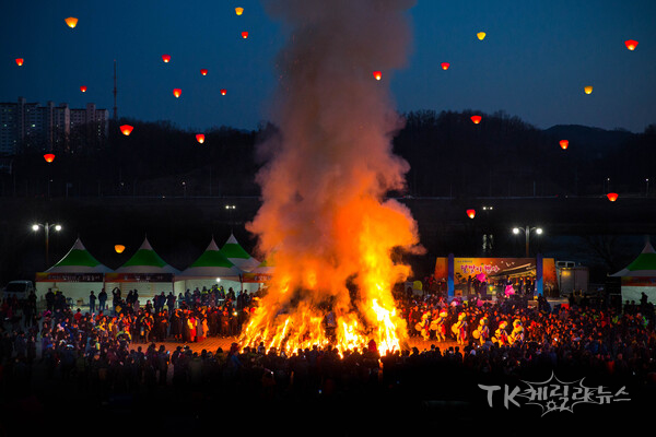 2025년도 정월대보름 달집태우기.  사진=안동소방서